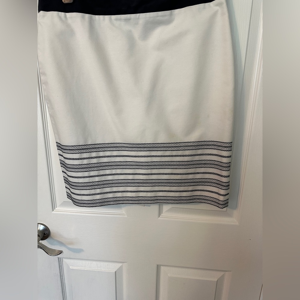 Ann Taylor pencil skirt, size 12.  Pretty detail.